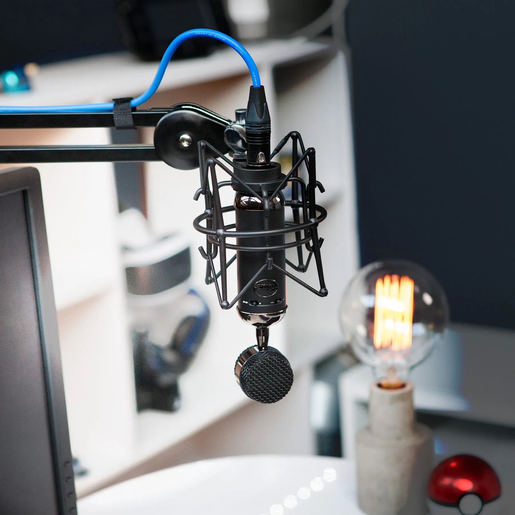 Blue Microphones Spark SL Blackout Large-diaphragm Condenser Microphone