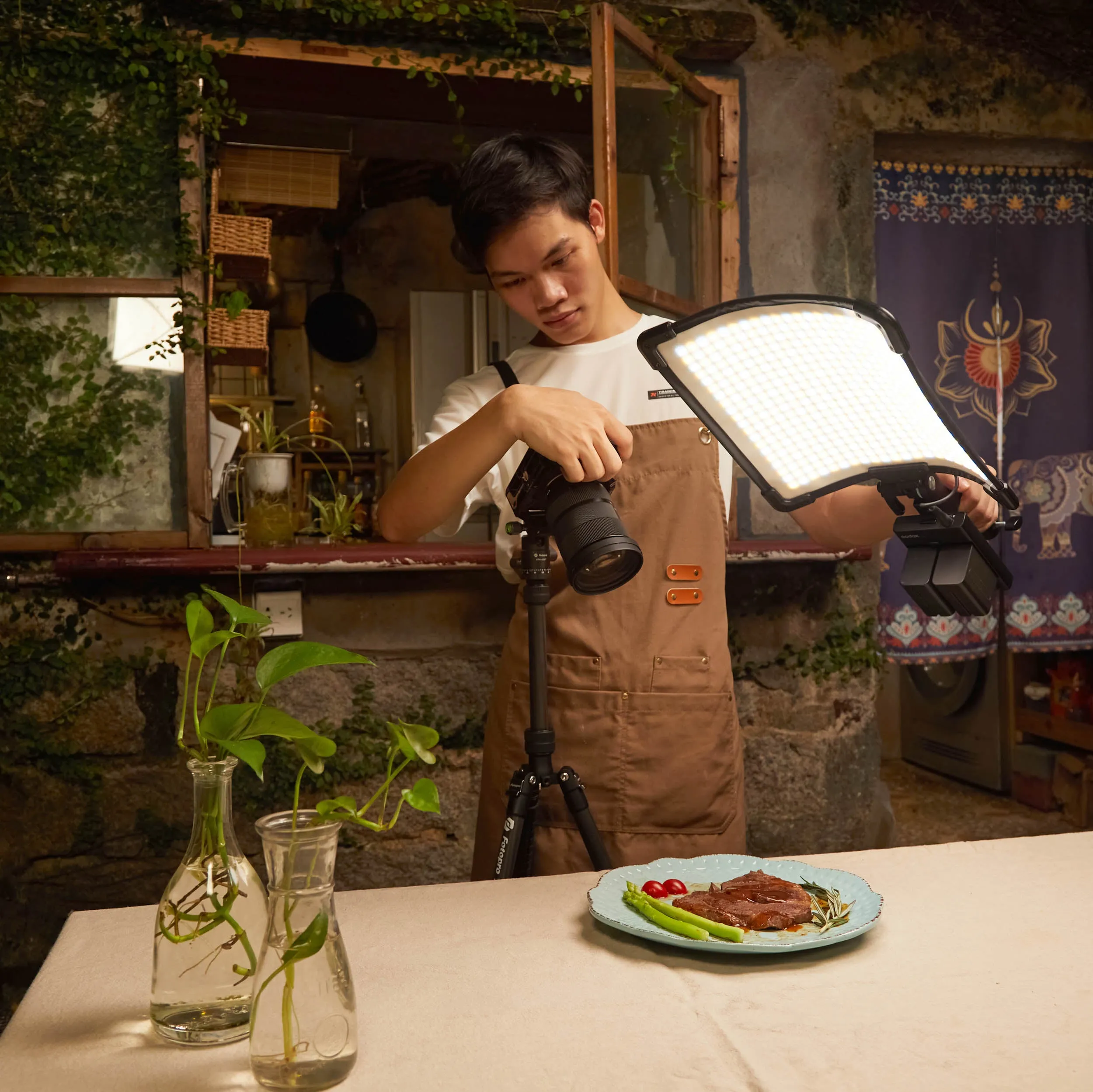 FH50Bi 1'x1' Flexible Handheld Bi-Colour Variable Colour-Temperature LED Studio Light Panel