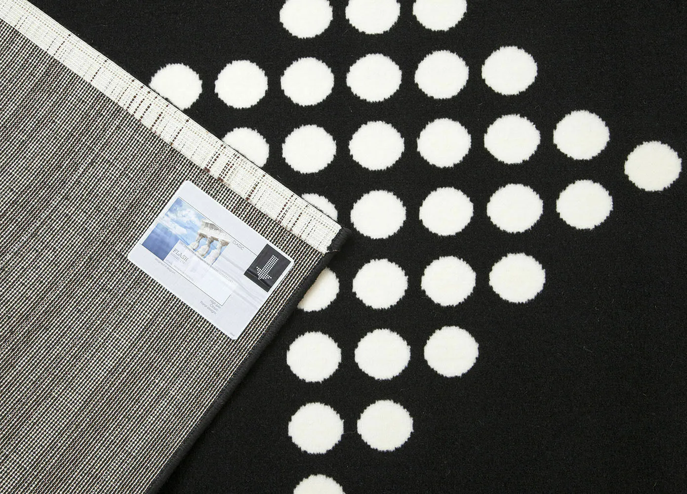 Flash Modern Rug with Arrow Pattern-Black & White