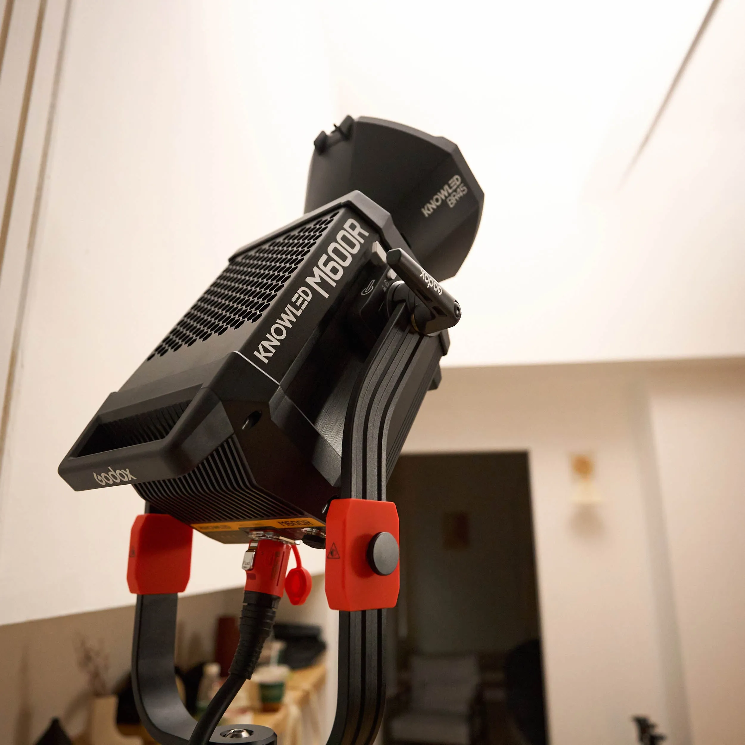 KNOWLED M600R 740W RGBWW Hard-Light Cine LED Light