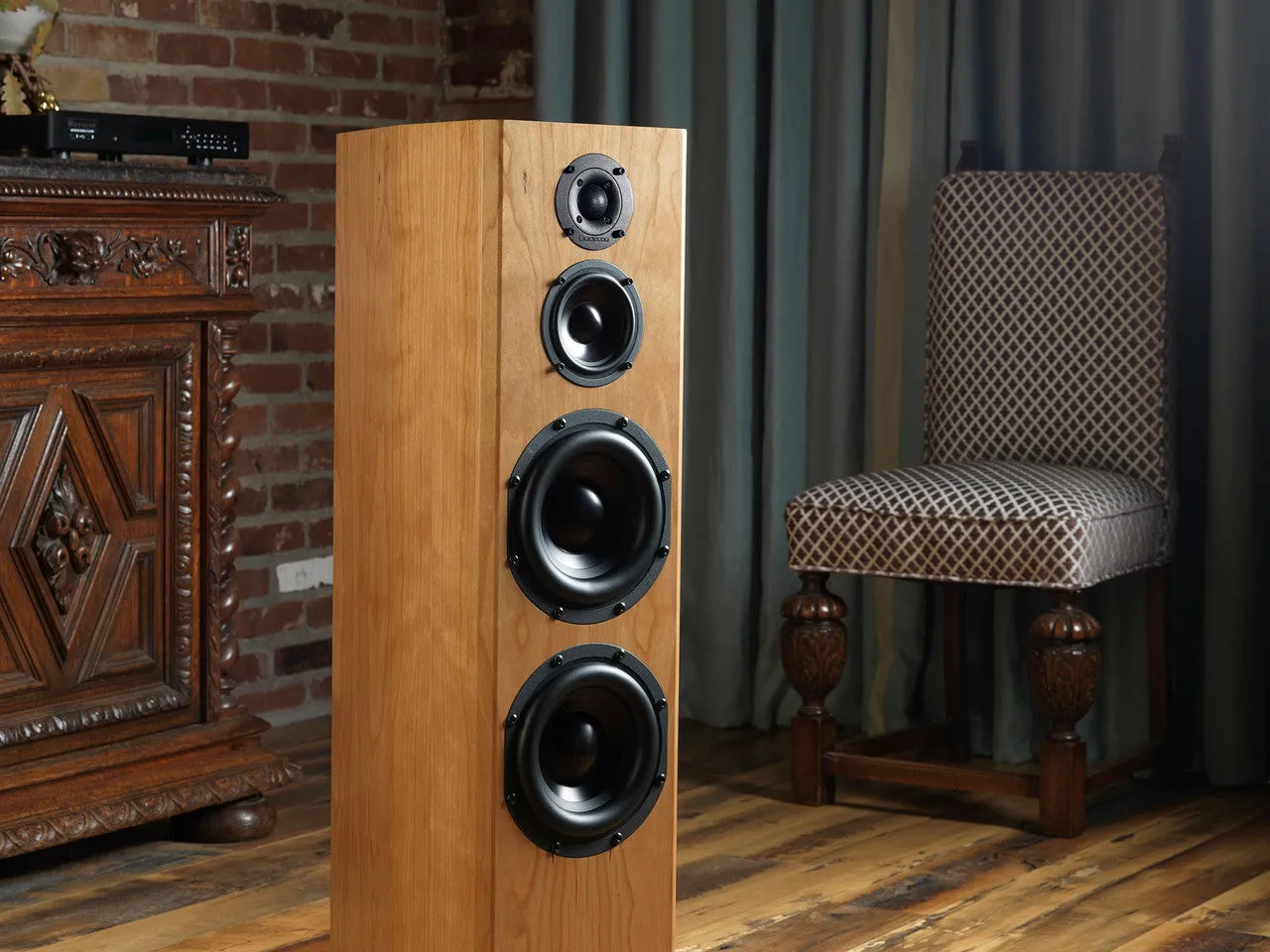 Middle T Loudspeaker (Pair) - Open Box