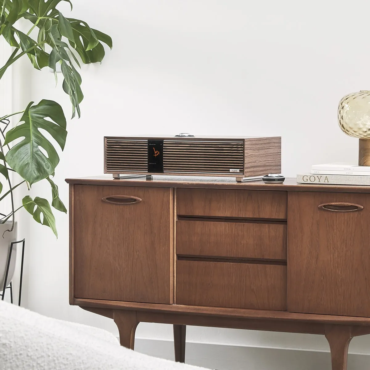 R410 Integrated Music System